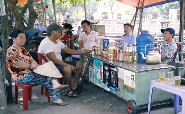 Iced tea is popular in Vietnam on hot days.