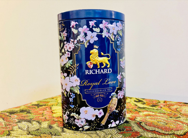 Black tea pack in Tin canister