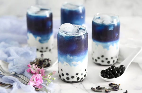 Vietnamese butterfly pea flower milk tea