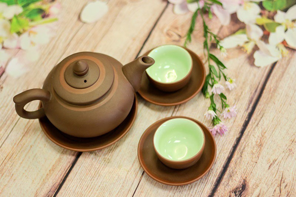 Tea set serving for 2 tea drinkers.