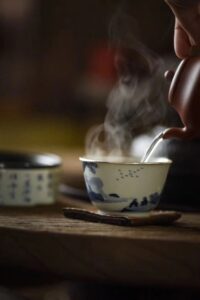 Pu’er tea comes in a mildly sweet flavor and has the typical aroma of autumn leaves