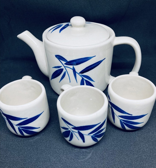 Bamboo leaves on a vietnam tea set