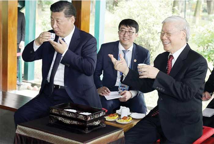the politicians drink Vietnamese lotus tea