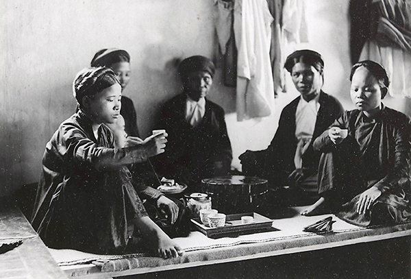 Drinking tea in Vietnamese culture