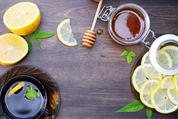 Lemon and honey tea