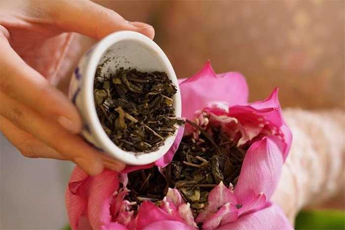 Vietnamese Lotuse tea has caffeine