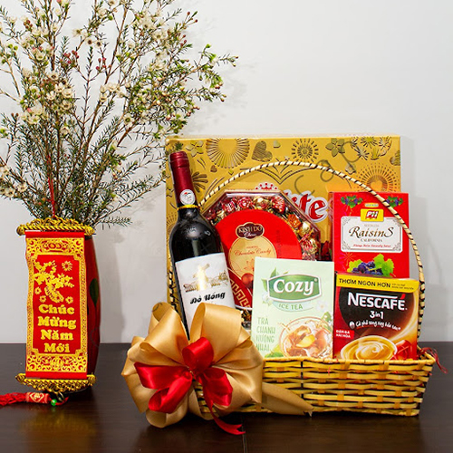 Tea always appears in Vietnamese Tet gift set